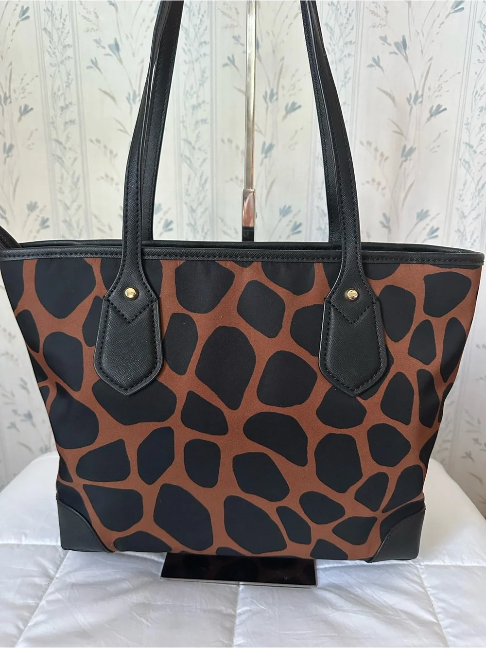 Michael Kors Giraffe Print Tote - Picture 2 of 16